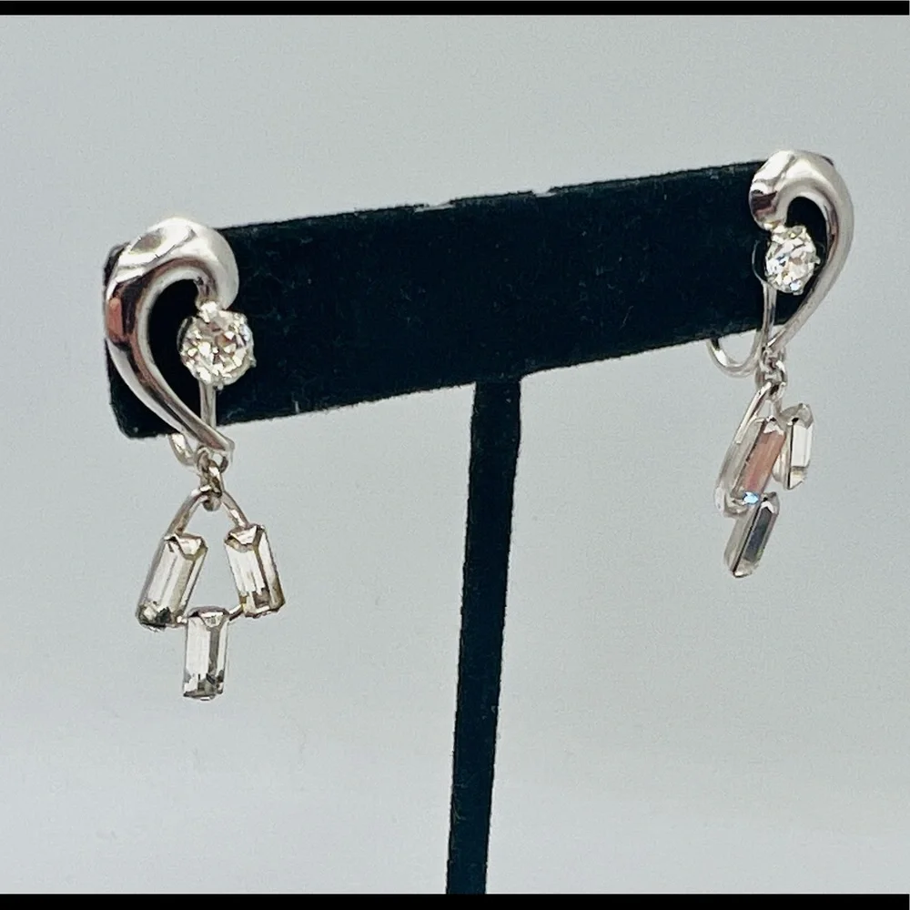 Vintage rhinestone clip on earrings clear baguette rhinestone dangles silver